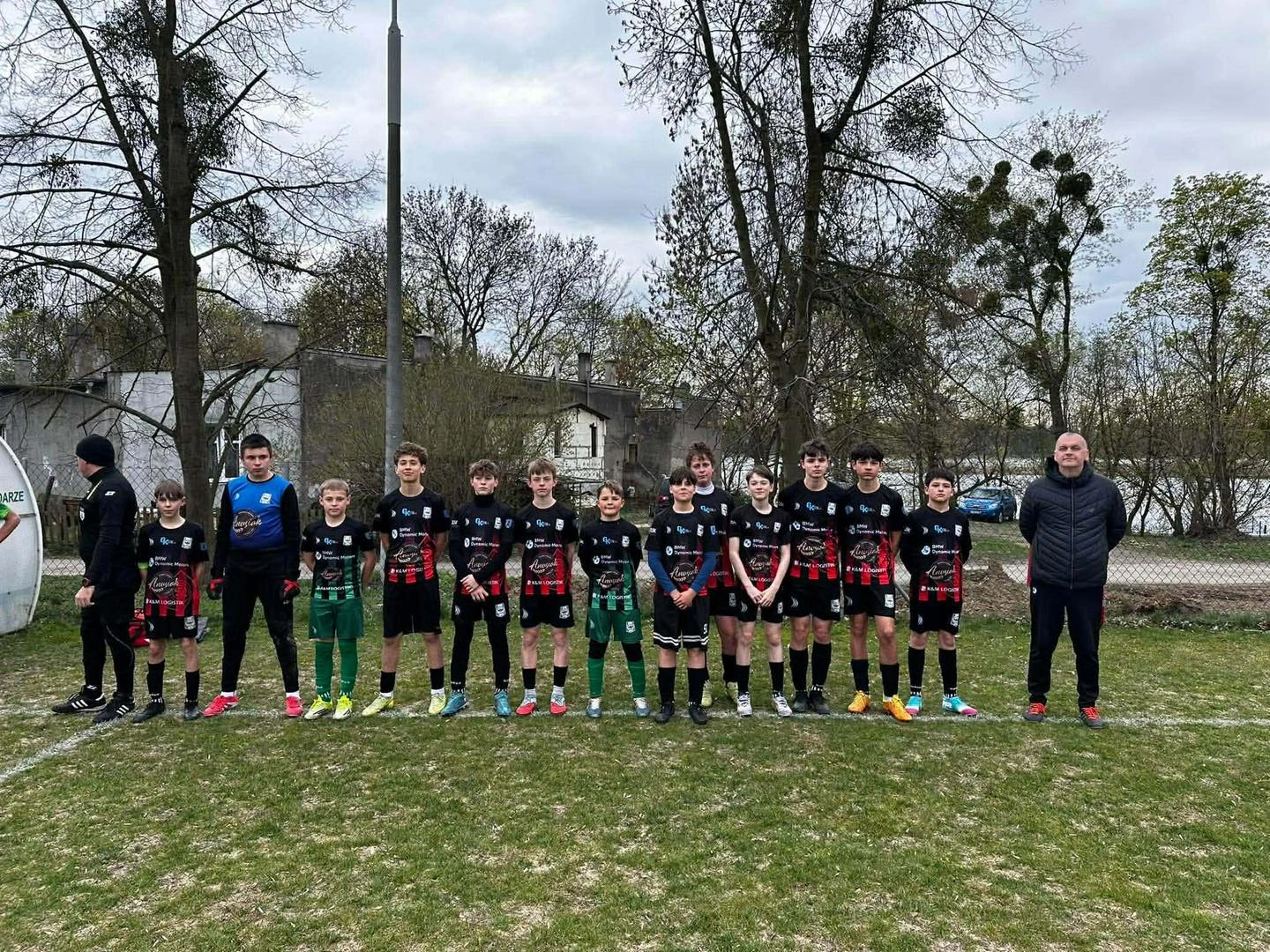 🟢 KOLEJNE MECZE ZA NAMI – EMOCJE NA BOISKACH FLISAKA ⚽